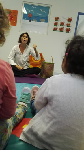 Une conteuse dans les crèches de Pietralba Une conteuse dans les crèches de Pietralba