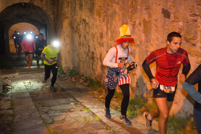 City Trail impérial et inédit, où les coureurs ont pu traverser les ruelles de la citadelle (Photos Ville d'Ajaccio).. City Trail impérial et inédit, où les coureurs ont pu traverser les ruelles de la citadelle (Photos Ville d'Ajaccio)..