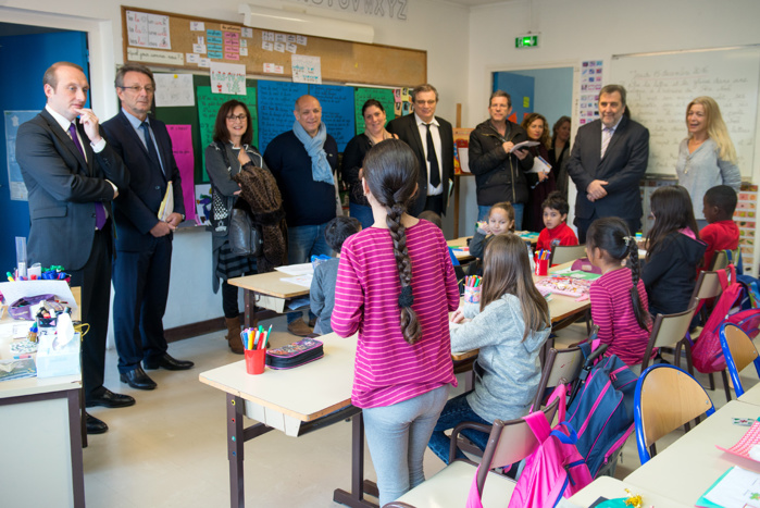 Le député-maire Laurent Marcangeli, le recteur d'académie Philippe Lacombe, Rose-Marie Ottavi-Sarrola adjointe en charge des affaires scolaires, Stéphane Vannucci adjoint délégué au Sport et les représentants de l'Inspection académique, accueillis par Marie-Hélène Paradis, directrice du primaire et Gaëlle Paolacci, directrice de la maternelle.. Le député-maire Laurent Marcangeli, le recteur d'académie Philippe Lacombe, Rose-Marie Ottavi-Sarrola adjointe en charge des affaires scolaires, Stéphane Vannucci adjoint délégué au Sport et les représentants de l'Inspection académique, accueillis par Marie-Hélène Paradis, directrice du primaire et Gaëlle Paolacci, directrice de la maternelle..