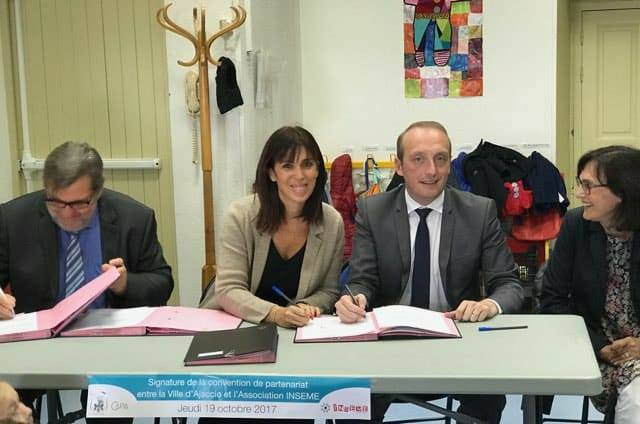 Laetitia Cucchi, présidente de l'association Inseme et Laurent Marcangeli, lors de la signature ce jeudi 19 octobre à l'école Soeur Alphonse. Laetitia Cucchi, présidente de l'association Inseme et Laurent Marcangeli, lors de la signature ce jeudi 19 octobre à l'école Soeur Alphonse.