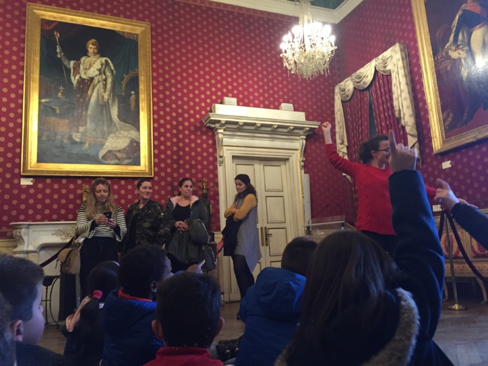 La signature des contrats Coup de Pouce a été accompagnée d'une visite du Salon napoléonien de l'Hôtel de Ville animée par Julie Baltzer, médiatrice culturelle au Palais Fesch. La signature des contrats Coup de Pouce a été accompagnée d'une visite du Salon napoléonien de l'Hôtel de Ville animée par Julie Baltzer, médiatrice culturelle au Palais Fesch.