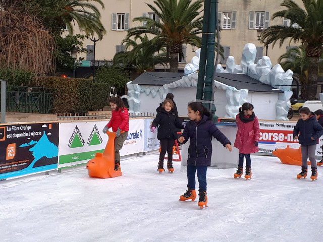 Les enfants des Salines sur la glace du Diamant Les enfants des Salines sur la glace du Diamant