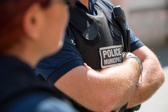 Les caméras vidéo mobiles sont portées par les agents sur le devant de leur gilet pare balles (Photo Ville d'Ajaccio).