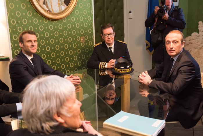Entrevue privée entre le maire d'Ajaccio Laurent Marcangeli, le Président de la République Emmanuel Macron, le préfet de Corse Bernard Schmeltz, de la ministre auprès du ministre d'Etat, Jacqueline Gourault, le ministre de l'intérieur Gérard Collomb. Entrevue privée entre le maire d'Ajaccio Laurent Marcangeli, le Président de la République Emmanuel Macron, le préfet de Corse Bernard Schmeltz, de la ministre auprès du ministre d'Etat, Jacqueline Gourault, le ministre de l'intérieur Gérard Collomb.