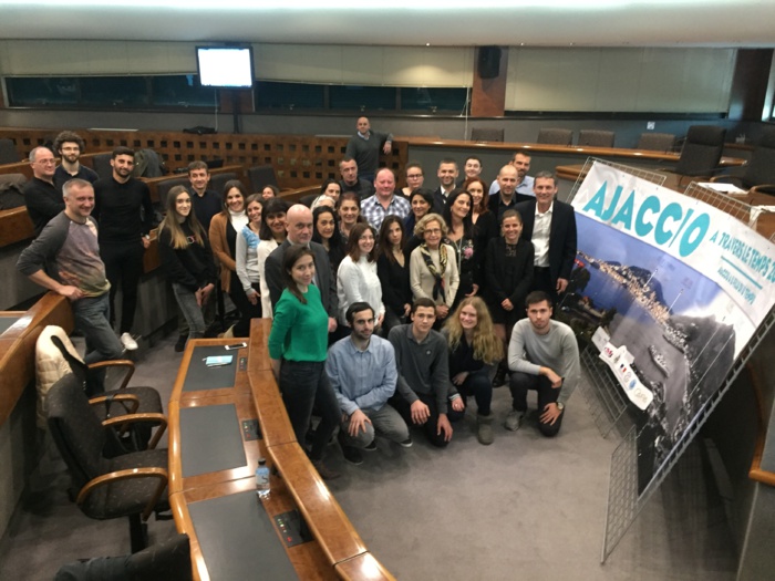 Conférence de presse ce mercredi 4 avril en salle du conseil municipal de l'opération Ajaccio à travers le temps en présence de tous les partenaires dont le CMJ (photo Ville d'Ajaccio). Conférence de presse ce mercredi 4 avril en salle du conseil municipal de l'opération Ajaccio à travers le temps en présence de tous les partenaires dont le CMJ (photo Ville d'Ajaccio).