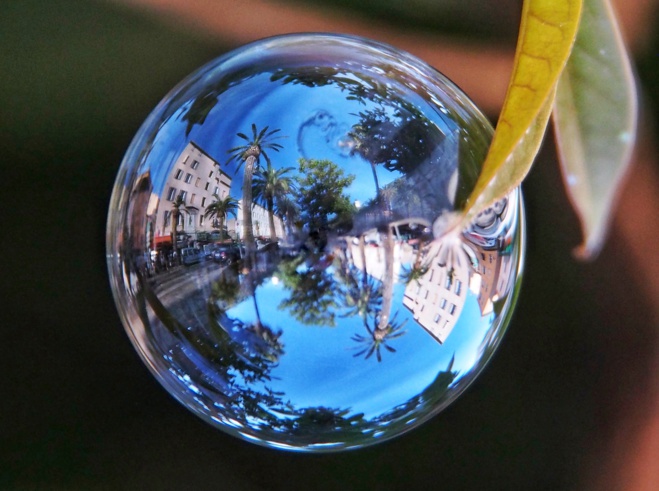 Exposition : « Le monde à travers l’objectif d’une bulle» Du poète-photographe Khaled YOUSSEF Exposition : « Le monde à travers l’objectif d’une bulle» Du poète-photographe Khaled YOUSSEF