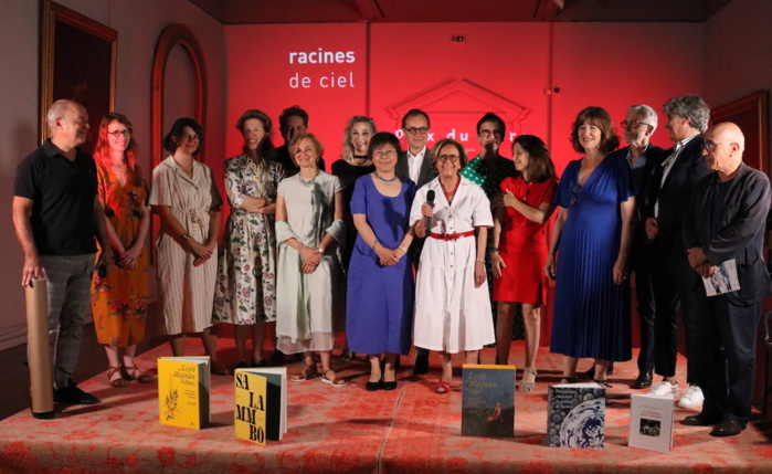Simone Guerrini, adjointe en charge de la culture a remis ce samedi le Prix du livre d'art en présence du jury et des lauréats (Photo Ville d'Ajaccio).
