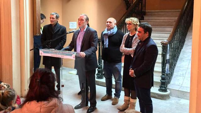 98 élèves signataires des contrats "coup de pouce clé" 98 élèves signataires des contrats "coup de pouce clé"