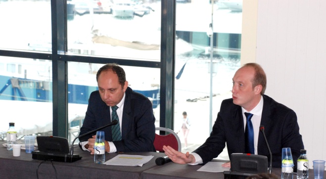 Jean-André Miniconi, président de la chambre de commerce et d'industrie de Corse-du-Sud et Laurent Marcangeli, député-maire d'Ajaccio lors de la conférence de presse donnée au palais des congrès ce vendredi 9 octobre. Jean-André Miniconi, président de la chambre de commerce et d'industrie de Corse-du-Sud et Laurent Marcangeli, député-maire d'Ajaccio lors de la conférence de presse donnée au palais des congrès ce vendredi 9 octobre.