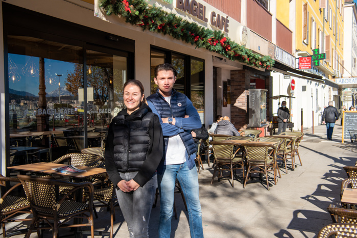 Diane Bonnet et Nathan Seveno devant la devanture de l'enseigne ouverte en octobre 2021 (Photo Ville d'Ajaccio). Diane Bonnet et Nathan Seveno devant la devanture de l'enseigne ouverte en octobre 2021 (Photo Ville d'Ajaccio).