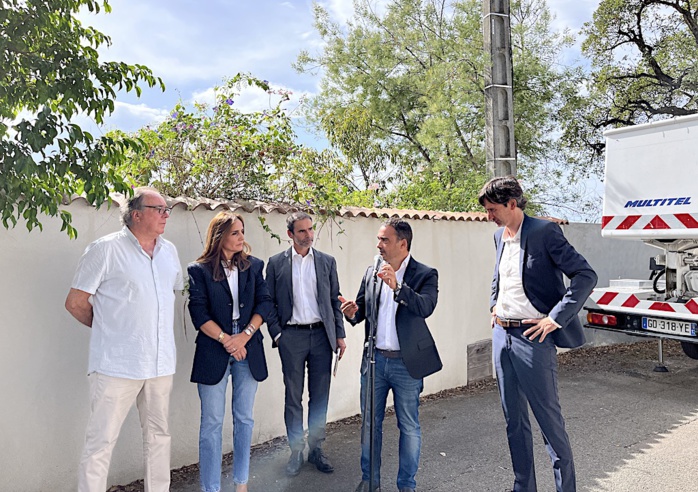 De gauche à droite : Jacques Billard (élu adjoint Travaux de proximité), Caroline Corticchiato (2e adjointe, Excellence environnementale), Vincent de Rul (Dir. régional EDF), Stéphane Sbraggia (Maire d'Ajaccio) et Julien Paolini (prés. de l'Agence d'Urbanisme et d'Énergie (AUE))