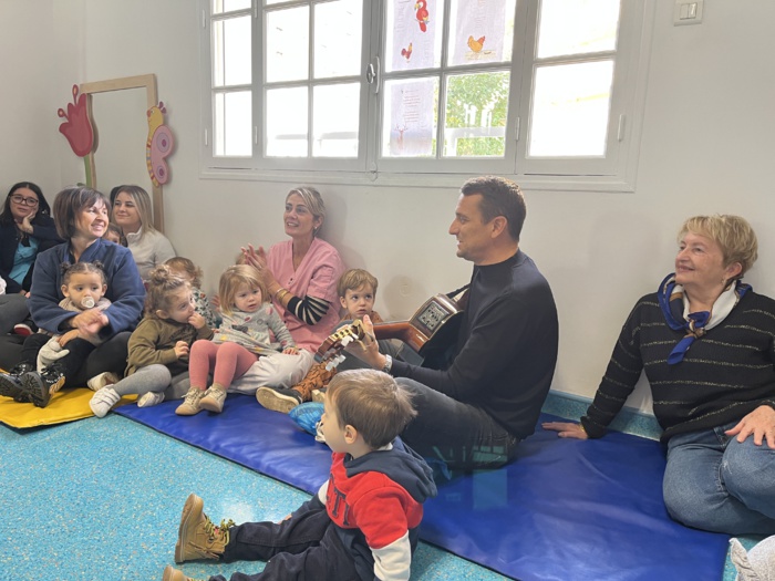 Christope Mondoloni et Annie Costa Nivaggioli lors de la visite de la crèche de Pietralba.