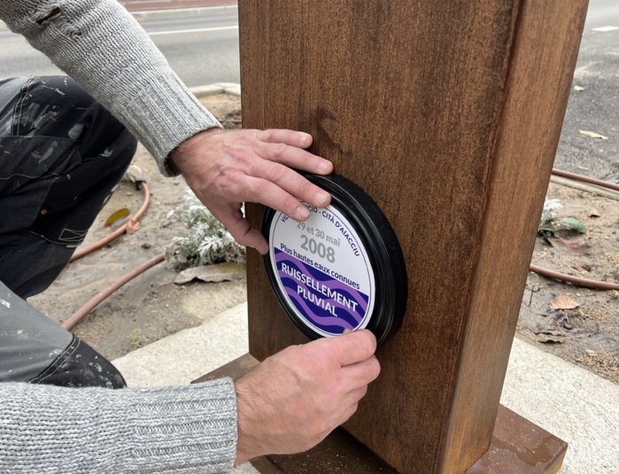 Deux nouveaux repères de crue rue Achille Peretti et Place Jean Casili