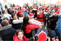 Danse et jeux dans la cour de l'école Sampiero.