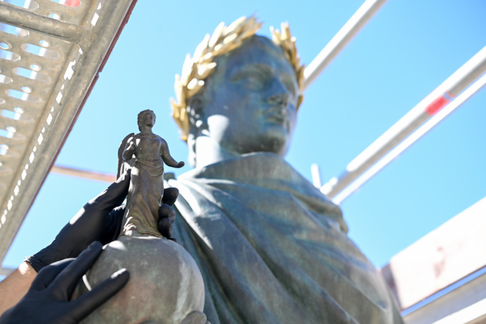 La restauration du monument de la place du Diamant a commencé