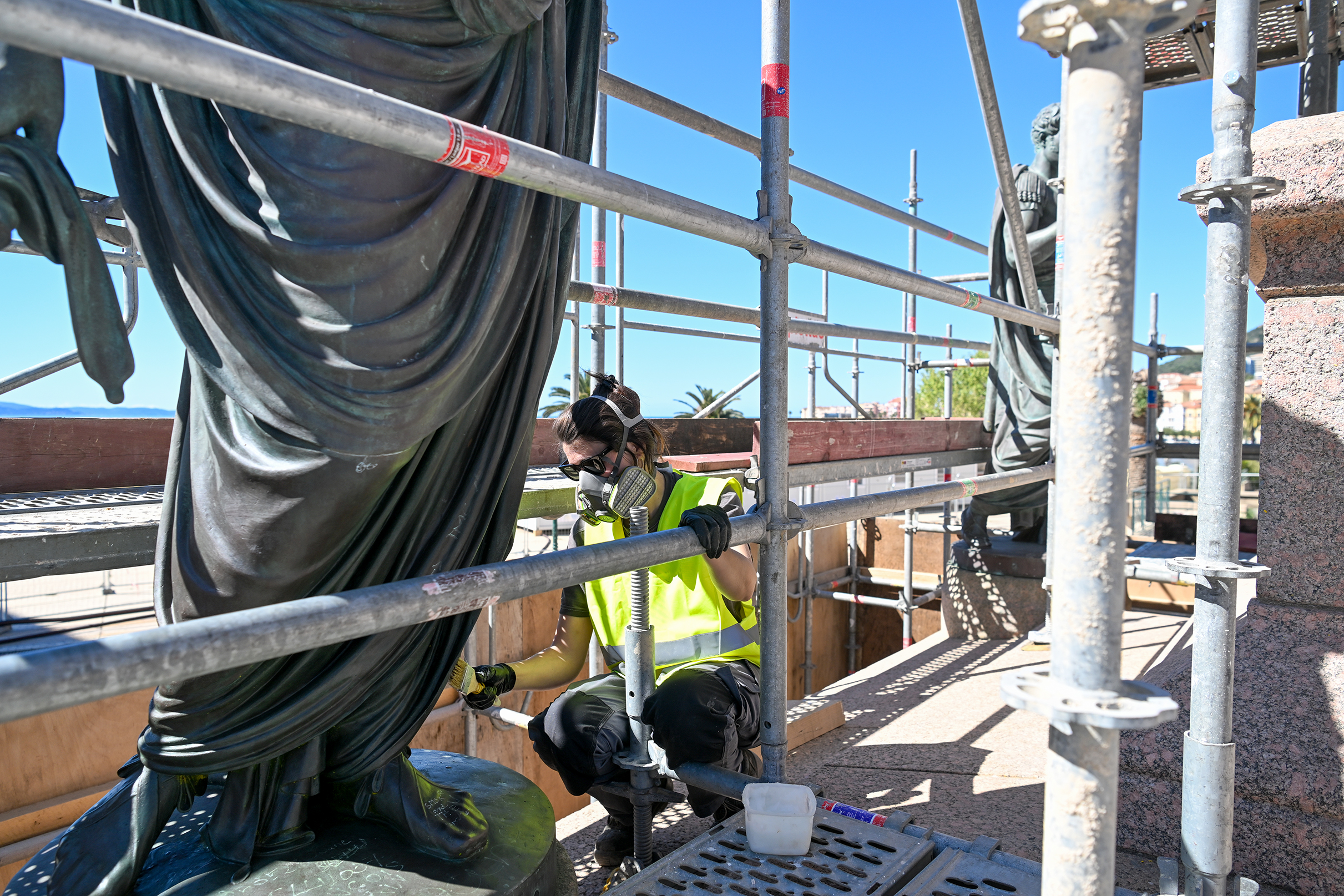 La restauration du monument de la place du Diamant a commencé